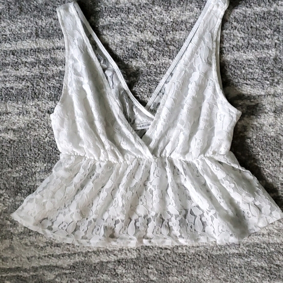 Calliope Tops - CALLIOPE WOMENS LACED V-NECK CROP TOP